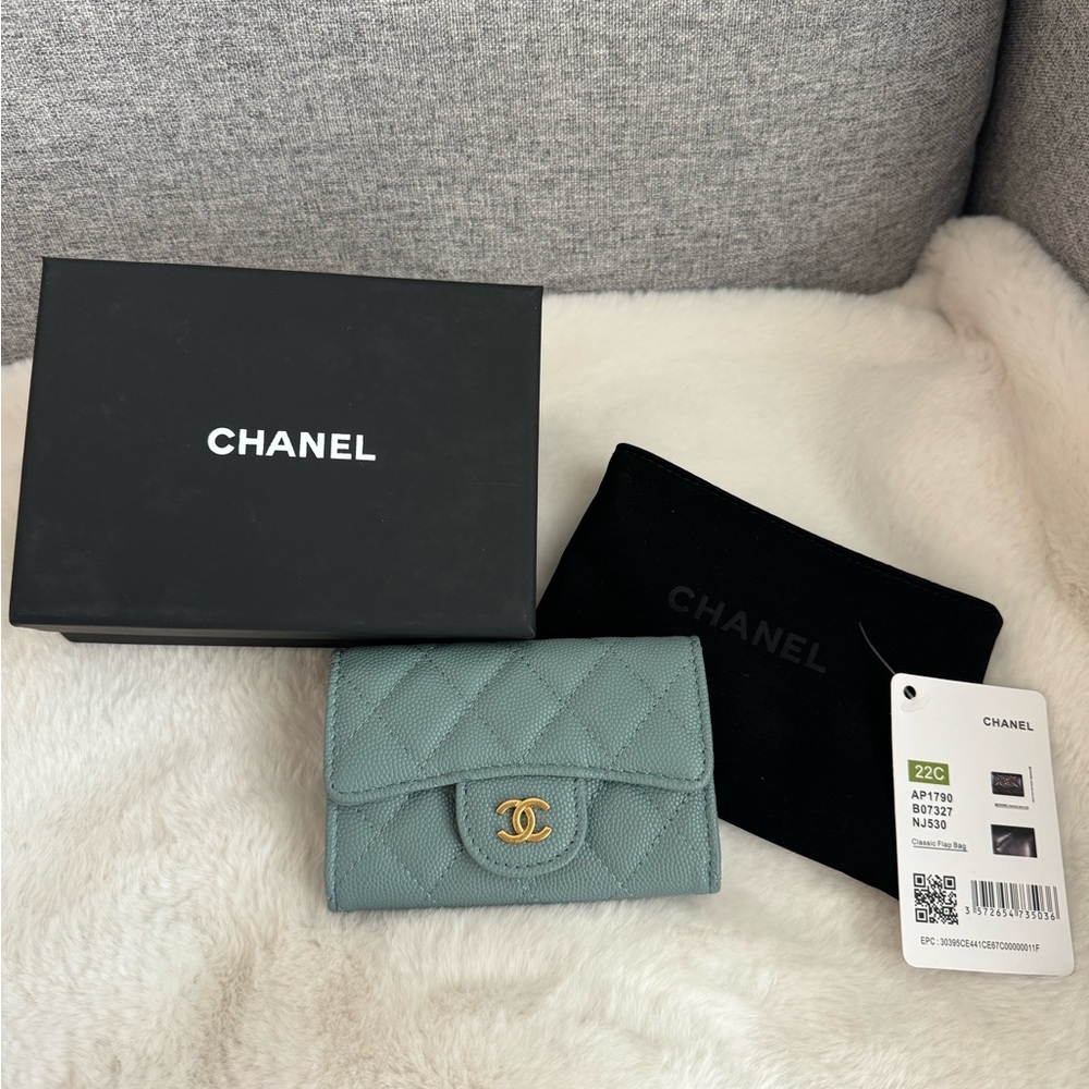 Brand New Blue Cardholder Wallet - Received as Gift ❌ Not the Brand Likely!
